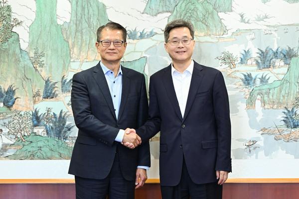 FS meets Beijing finance chiefs