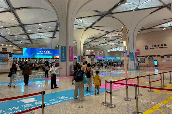 Huanggang Port sees 19k departures
