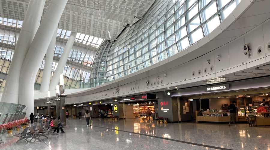 внутри вокзала West Kowloon Railway Station